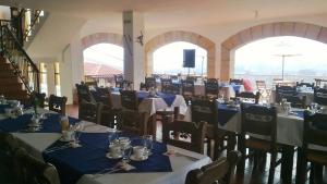 Restaurace v ubytování Hotel Las Rocas Resort Villanueva