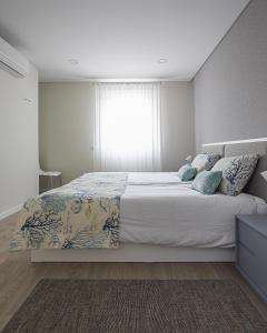 Postel nebo postele na pokoji v ubytování Sunset- 2 Bedroom Holiday Apartment By SCH