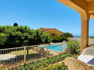 Bazén v ubytování Résidence Marie Diane - Duplex Vue Piscine A nebo v jeho okolí