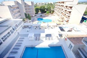Bazén v ubytovaní BJ Playamar Hotel & Apartamentos alebo v jeho blízkosti