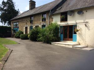 a house with a driveway in front of it at La Cahudiere in Saint-Martin-Landelles