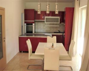 Kuchyň nebo kuchyňský kout v ubytování Apartment Ivan J Selce