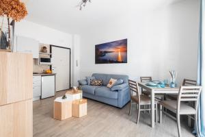 A kitchen or kitchenette at Dreamers' House Sorrento