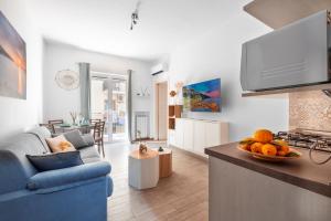 A kitchen or kitchenette at Dreamers' House Sorrento