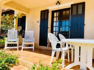 Patio nebo venkovní prostory v ubytování Résidence Marie Diane - Duplex Vue Piscine A