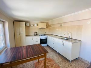 Kuchyň nebo kuchyňský kout v ubytování Your home in Tbilisi