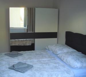 Postel nebo postele na pokoji v ubytování Apartment Ivan J Selce