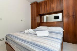 Giường trong phòng chung tại My Desenzano Holiday Apartment