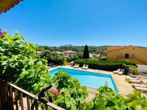 Bazén v ubytování Résidence Marie Diane - Appart vue mer et piscine G nebo v jeho okolí
