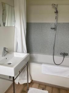 Koupelna v ubytování House Zoute Stables 125sqm in 5 Ha property near seaside in Knokke