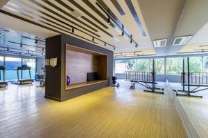 a large room with a hard wood floor and windows at VN Apiacás by Housi in Sao Paulo