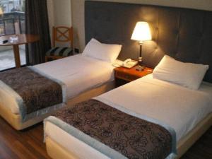 Voodi või voodid majutusasutuse Charles Hotel toas