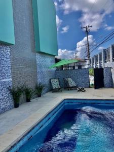 a swimming pool in front of a building at casa praia beira mar praia Flamengo in Salvador