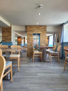 South Sands Hotel的休息区