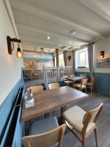 South Sands Hotel的休息区