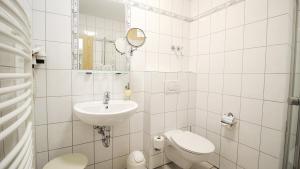 Bathroom sa Aparthotel Alte Schmiede Dettelbach