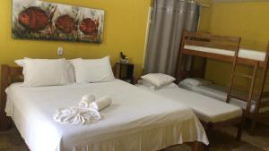
A bed or beds in a room at Pousada Chalé da Matriz
