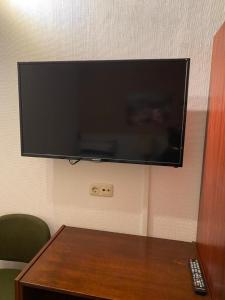 TV a/nebo společenská místnost v ubytování Hotel -Pension-Weller