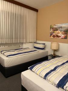 Postel nebo postele na pokoji v ubytování Hotel -Pension-Weller