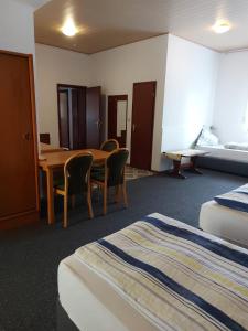 Postel nebo postele na pokoji v ubytování Hotel -Pension-Weller