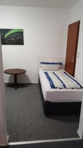 Postel nebo postele na pokoji v ubytování Hotel -Pension-Weller