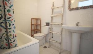 Ένα μπάνιο στο Apartamentos Cuberris +92 φωτογραφίες