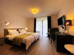 Postel nebo postele na pokoji v ubytování Hotel zum See garni