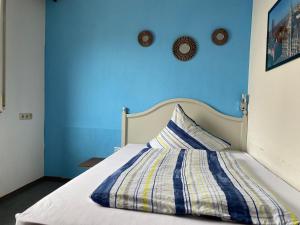 Postel nebo postele na pokoji v ubytování Hotel -Pension-Weller