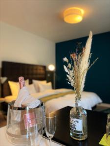 Postel nebo postele na pokoji v ubytování Hotel zum See garni
