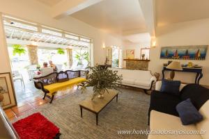 a living room with a couch and a table at Pousada Hotel Praia dos Anjos in Arraial do Cabo