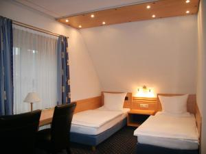 Postel nebo postele na pokoji v ubytování Hotel Krone