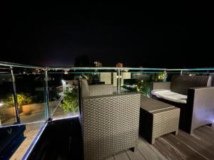 Un balcon sau o terasă la Jxn Rooms