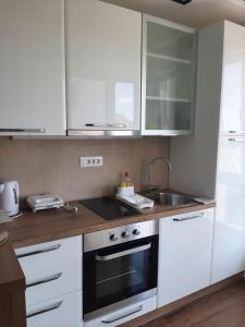 Dapur atau dapur kecil di Jacuzzi Lux Apartman
