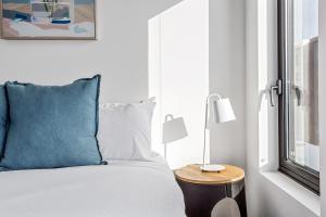Cama ou camas em um quarto em Palmerston St Apartments by Urban Rest