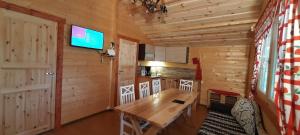 TV a/nebo společenská místnost v ubytování Järve Cottages