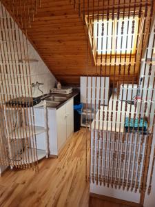 Kuchyňa alebo kuchynka v ubytovaní Tavirózsa Apartman + 8 fotografií