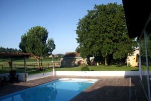 a swimming pool in a house with a yard at LE GRENIER in Mépin