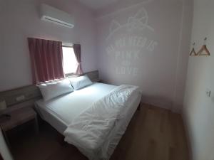 Postel nebo postele na pokoji v ubytování Yueli Homestay