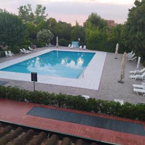 Výhled na bazén z ubytování Unforgettable summer for a couple - pool, comfort, the Adriatic, Venice nebo okolí