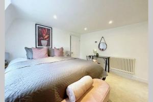 Ideally located 2 bedroom luxury apartment
