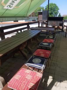 Restauracja lub miejsce do jedzenia w obiekcie Penzion na statku Březová
