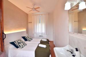 Postel nebo postele na pokoji v ubytování Hostal l'Estrella