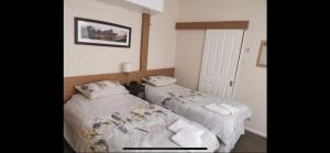 Posteľ alebo postele v izbe v ubytovaní roosevelt lodge