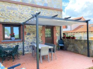 A patio or other outdoor area at Casa Las Hortensias Hoznayo