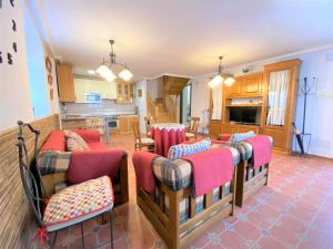 A kitchen or kitchenette at Casa Las Hortensias Hoznayo
