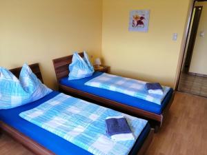 Postel nebo postele na pokoji v ubytování Haus Staubmann Nähe Red Bull Ring Murtal Spielberg