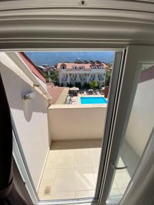 Bazén v ubytování Nefis Hotel Ölüdeniz nebo v jeho okolí
