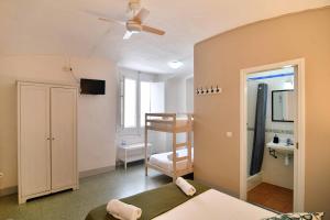 Postel nebo postele na pokoji v ubytování Hostal l'Estrella