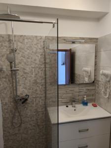 Koupelna v ubytování Apartments Mladenka + 21 fotografií
