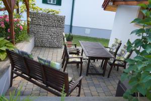 A balcony or terrace at Kellerstöckl Weinberg